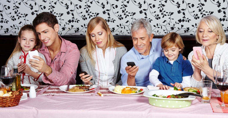 Jak technologia zmieniła zasady etykiety?