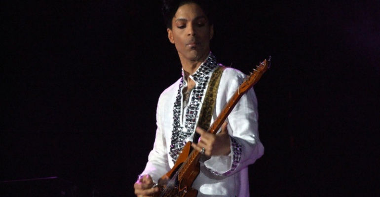 Prince nie żyje. Żegnamy go playlistą ulubionych kawałków.