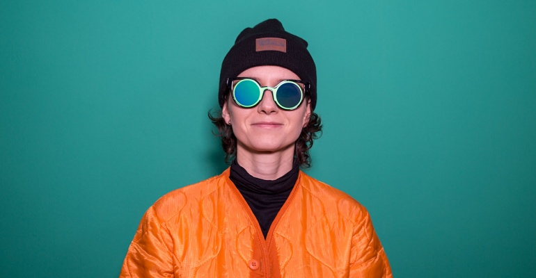 Ironiczny klip o uzależnieniu od SOCIAL MEDIÓW