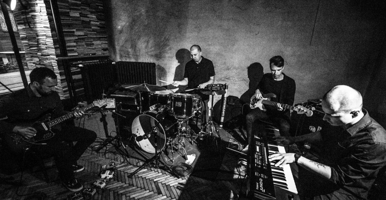 ARRM | Wakacyjna przerwa - koncert i seans w NInA