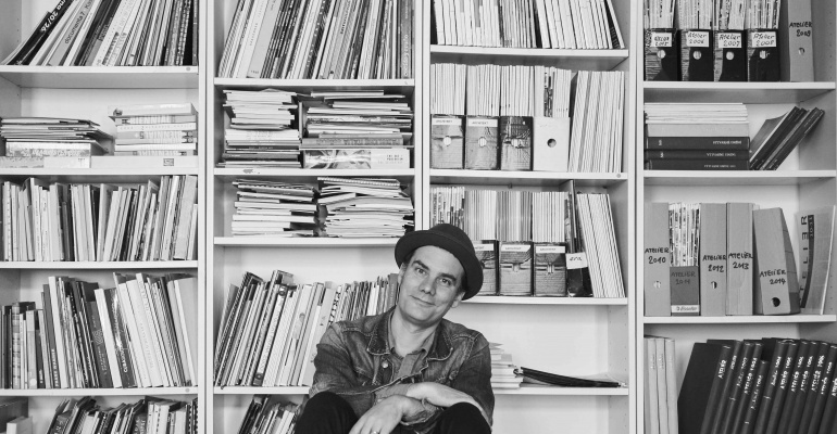 James Harries wystąpi w Polsce