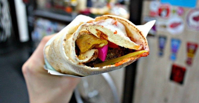 Wsiadaj na bajka, wpadaj do Majka! -20% dla rowerzystów w Falafel Bejrut!