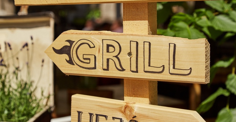 Bałkańskie lato na Szkolnej 2/4, czyli Banjaluka z nową kartą menu i sezonem grillowym w ogródku.