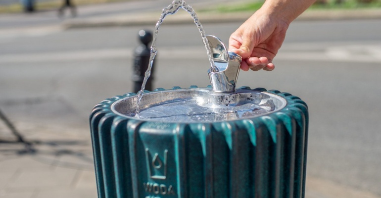 Miejskie źródełka częstują warszawską kranówką