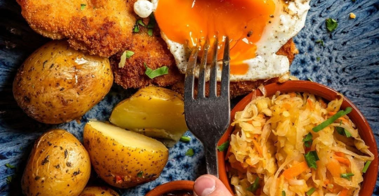 Bałkański lunch w środku dnia