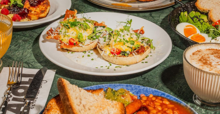 O śniadaniach w A&Iuml;OLI zn&oacute;w się m&oacute;wi