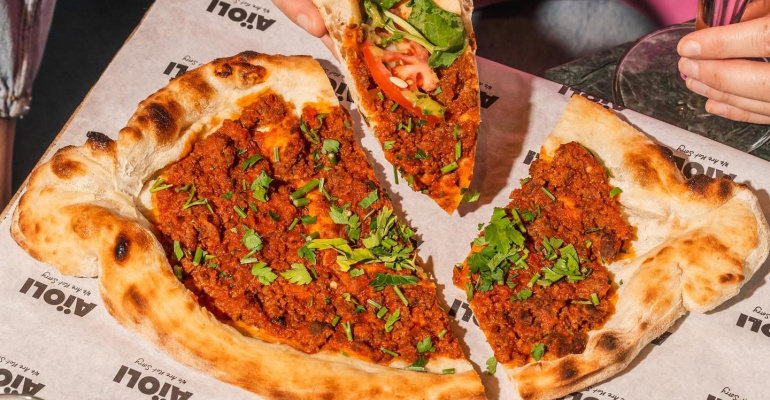 Lunch w A&Iuml;OLI? W tej cenie trudno przejść obojętnie