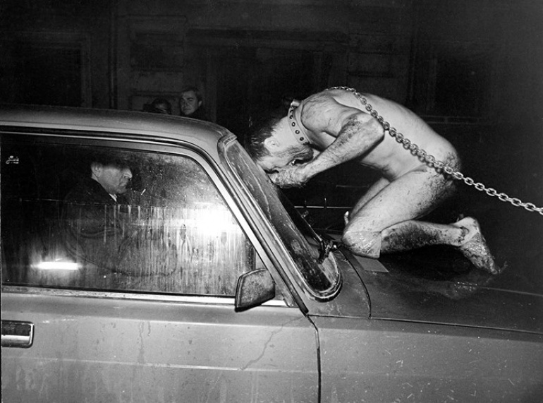 OLEG KULIK ●  Pies powstający z kolan /The Dog Rrising from its Knees ● wykład