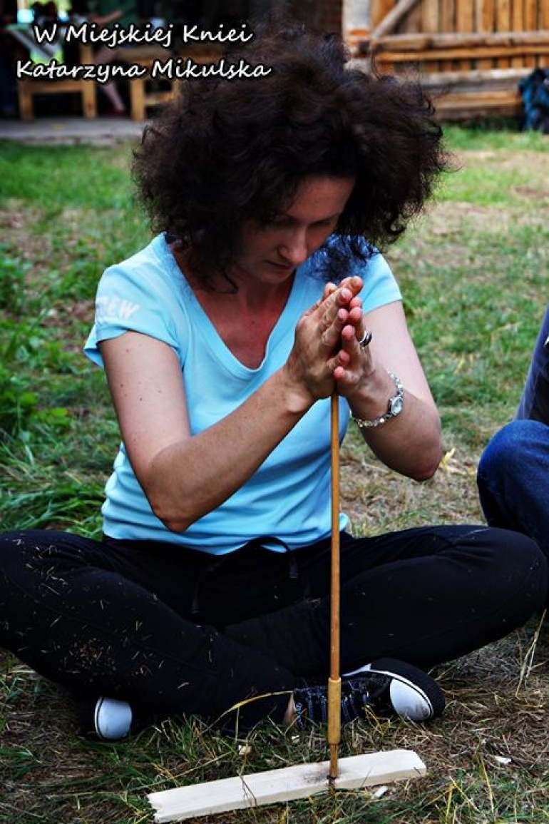 Techniki rozpalania ognia dla kobiet ( Womens Fire Making )