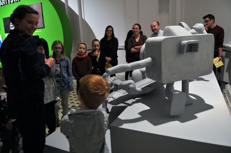 Oprowadzanie dla dzieci po wystawie „Sztuka w naszym wieku”