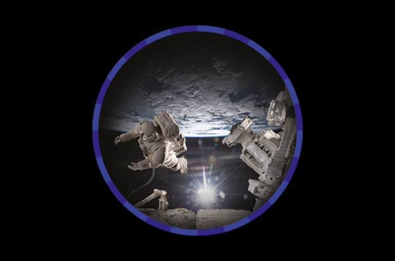 Patrz: Ziemia Wystawa w planetarium w Centrum Nauki Kopernik