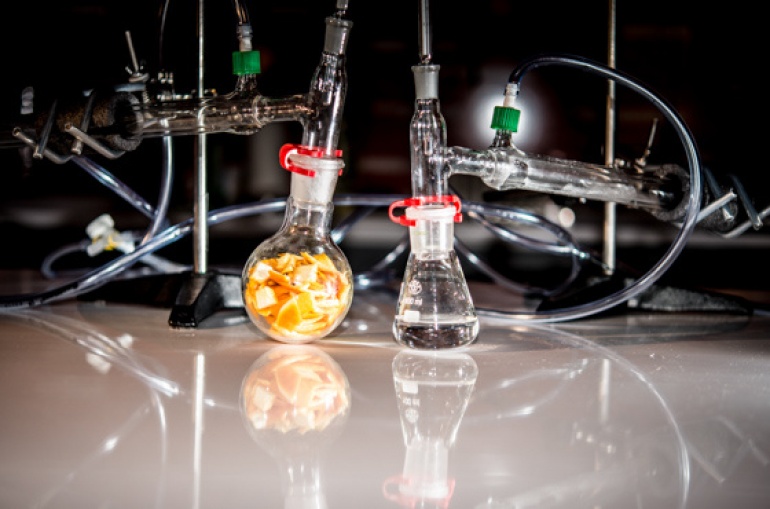 "Chemiczna pomarańcza" - Minilaby w Centrum Nauki Kopernik