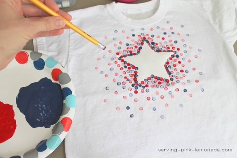 Stemplowane koszulki. Rodzinne warsztaty plastyczne.