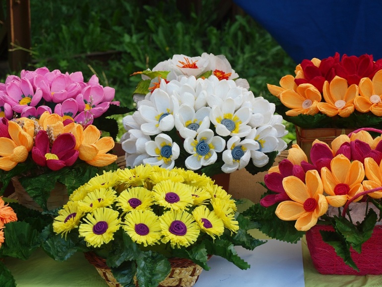 Kwiaty z łąk i ogrodów. Robimy bukiet na Dzień Mamy pod kierunkiem artystki ludowej.