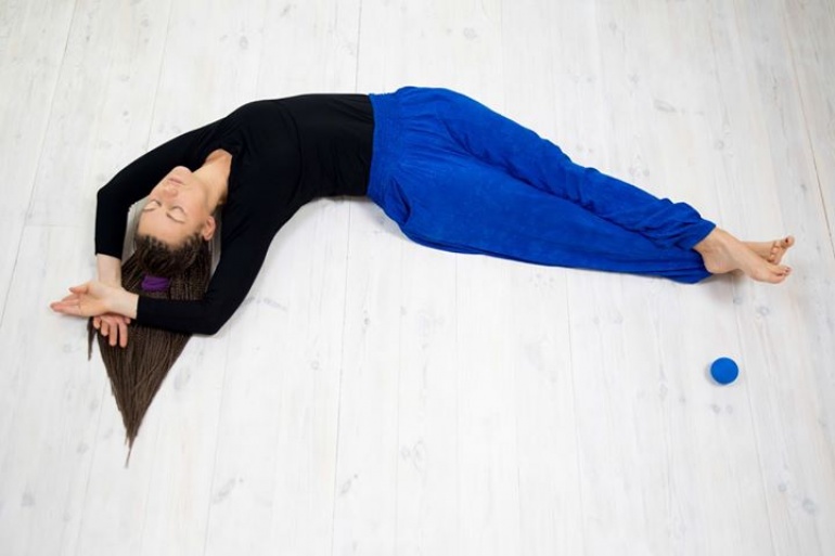 Zrelaksuj się z powięziową Jogą Jin