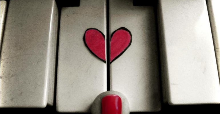 ulica Bodzentyńska 10, 25-308 Kielce Czerwony Fortepian