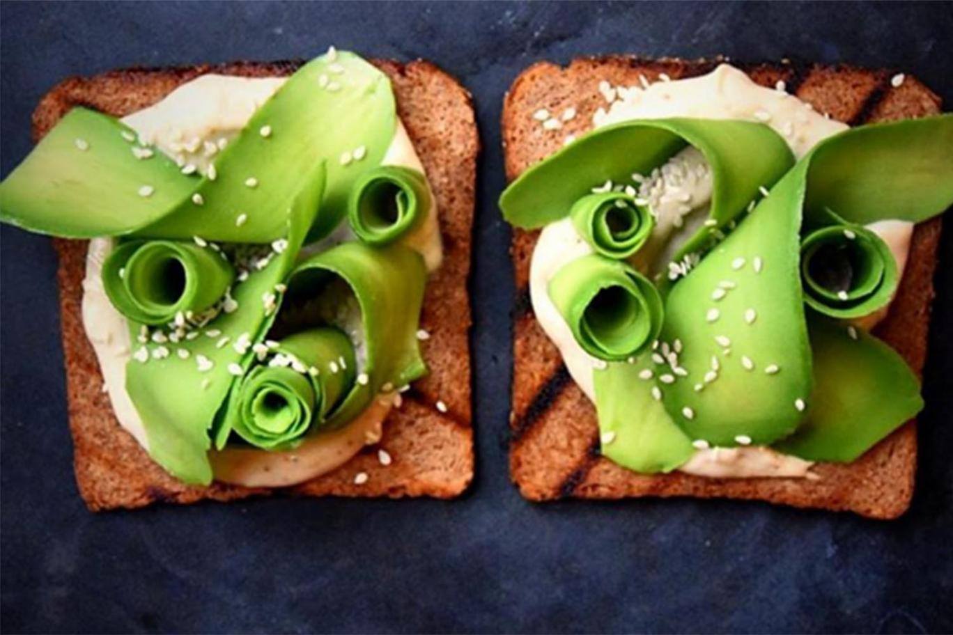 awokado, kwiaty z awokado, peeled awocado, shaved avocado