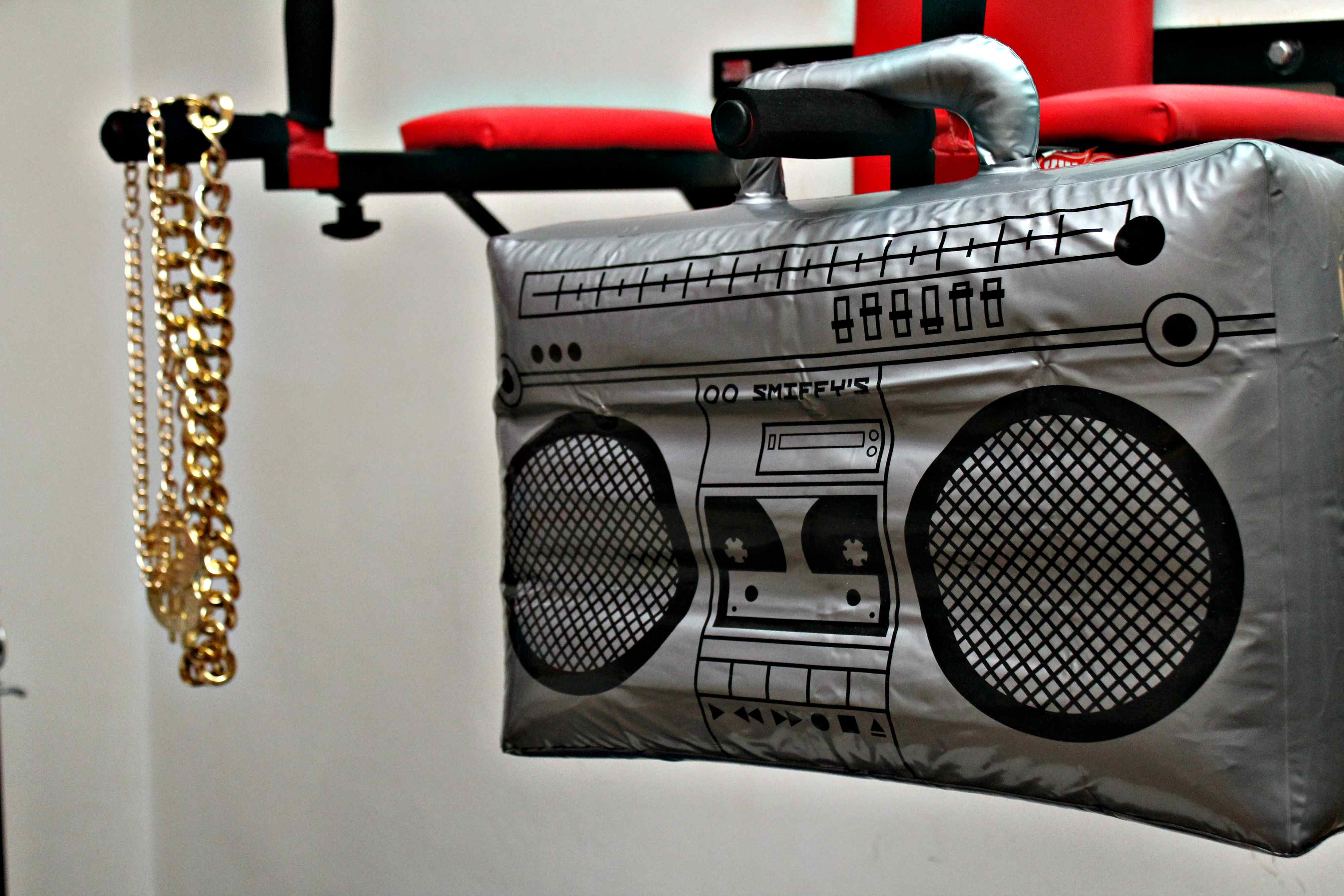 hajs, partybox, gadżety imprezowe, domówka, wygraj gadżety, mnm