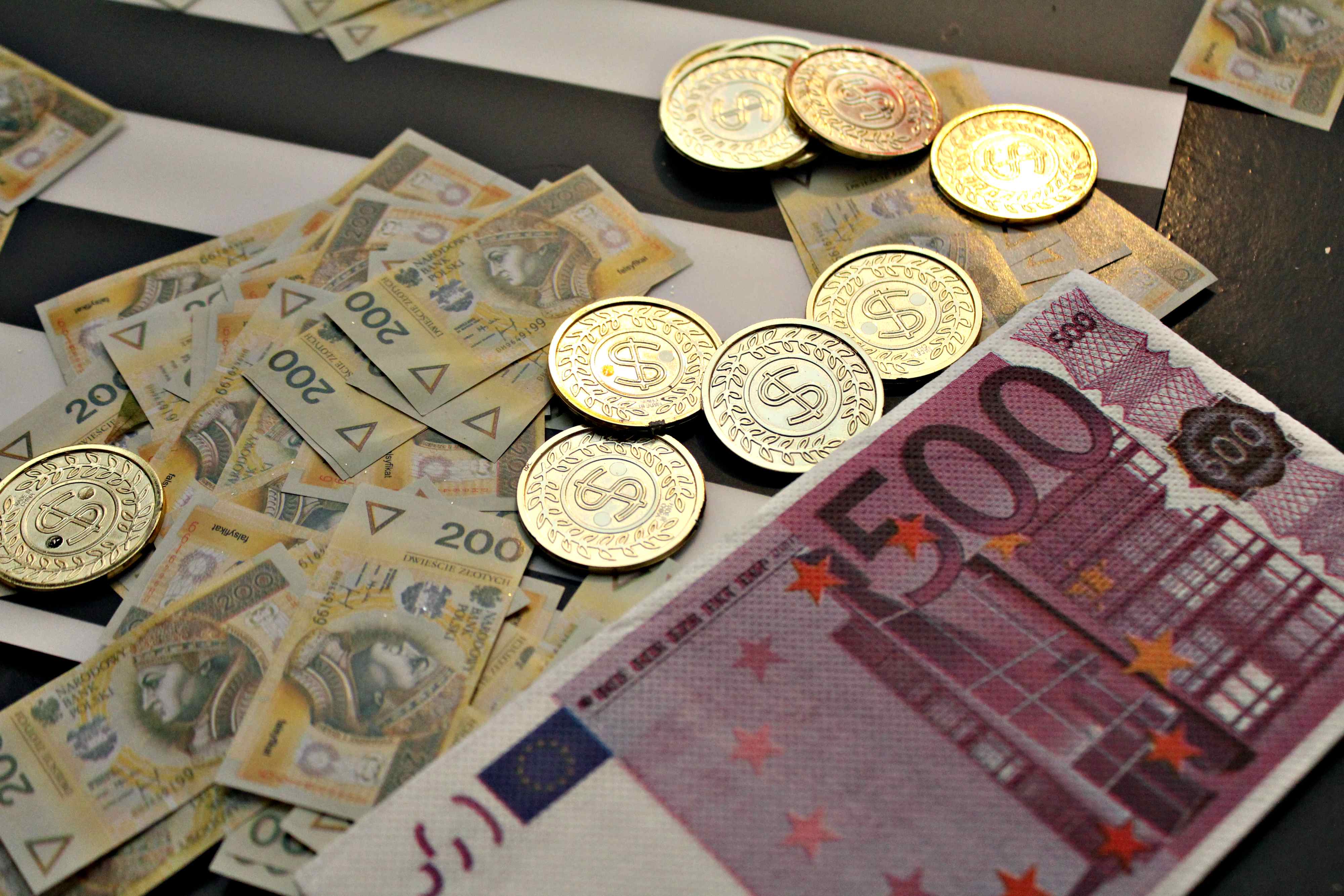 hajs, partybox, gadżety imprezowe, domówka, wygraj gadżety, mnm