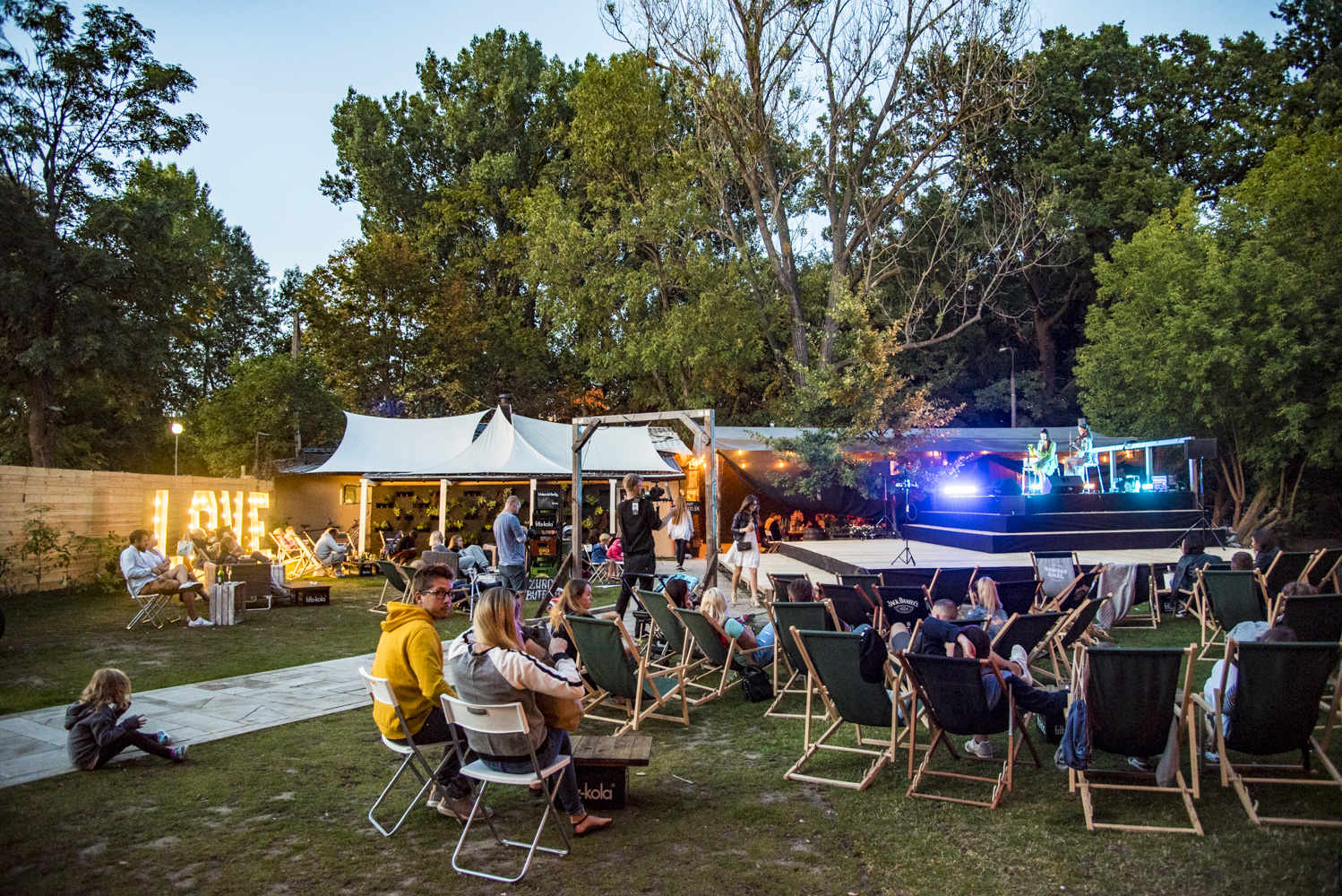 bez słowa mówią na mieście